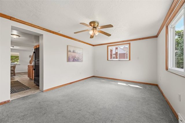 73 Clifford Dr, Green Tree, PA 15220
