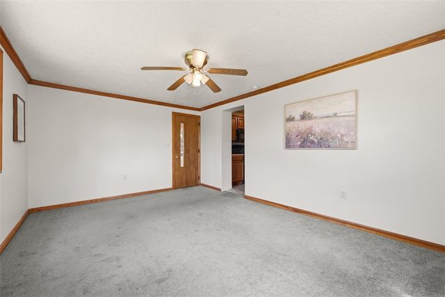 73 Clifford Dr, Green Tree, PA 15220
