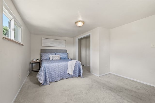 73 Clifford Dr, Green Tree, PA 15220