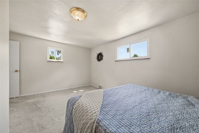 73 Clifford Dr, Green Tree, PA 15220