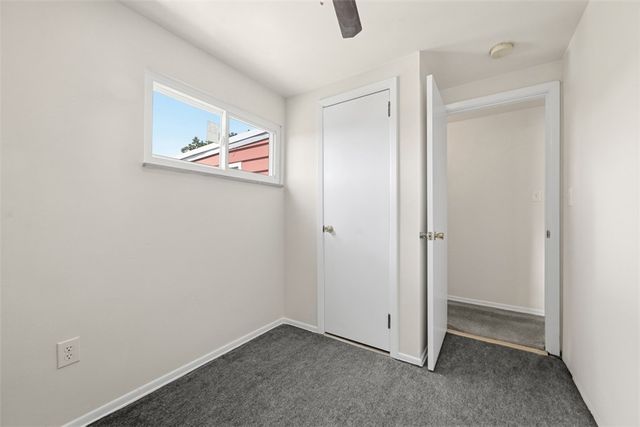 73 Clifford Dr, Green Tree, PA 15220