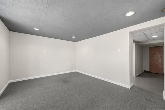 73 Clifford Dr, Green Tree, PA 15220