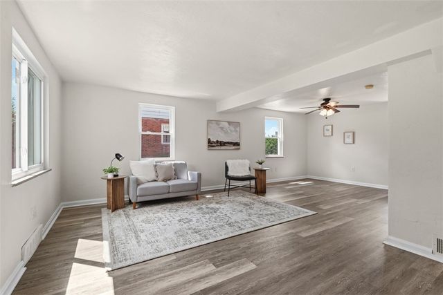 73 Clifford Dr, Green Tree, PA 15220