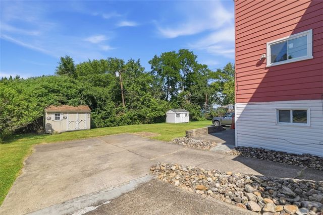 73 Clifford Dr, Green Tree, PA 15220