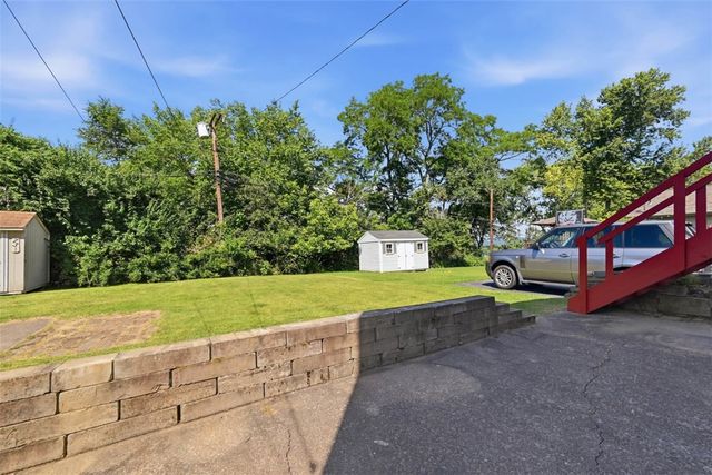 73 Clifford Dr, Green Tree, PA 15220