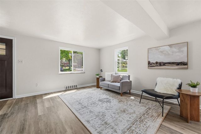 73 Clifford Dr, Green Tree, PA 15220
