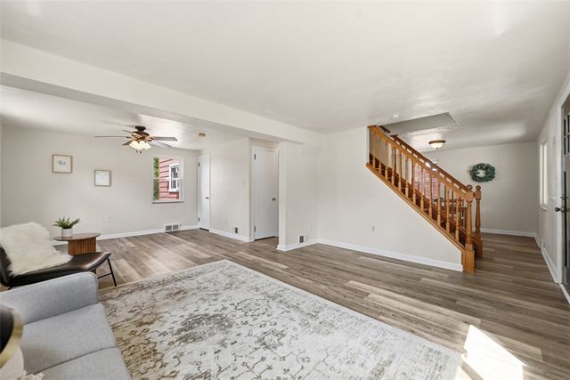 73 Clifford Dr, Green Tree, PA 15220