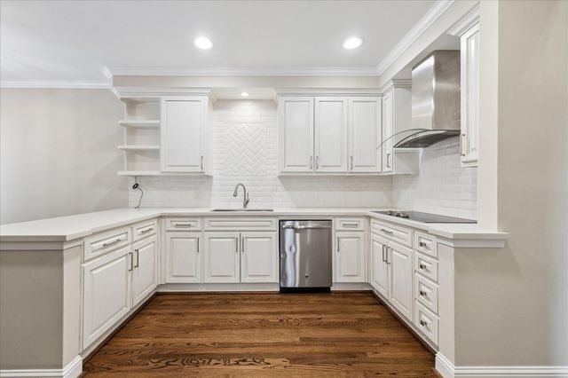 133 Sugarberry Circle, Houston, TX 77024