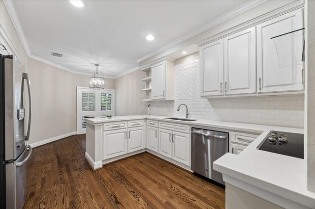 133 Sugarberry Circle, Houston, TX 77024