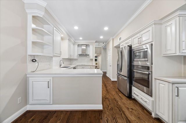 133 Sugarberry Circle, Houston, TX 77024