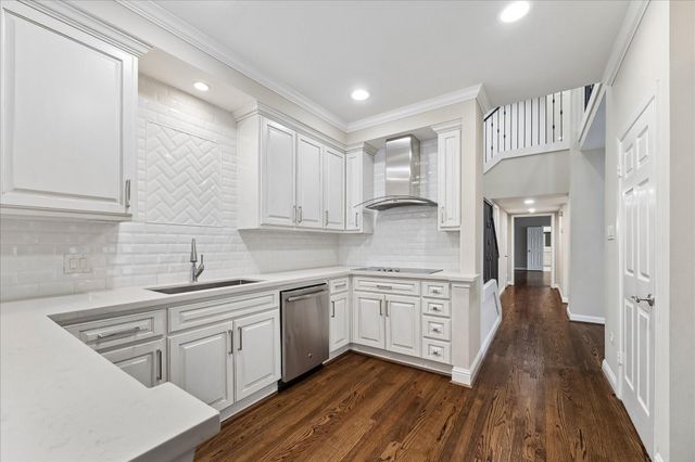 133 Sugarberry Circle, Houston, TX 77024