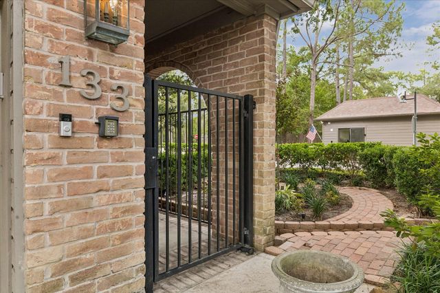 133 Sugarberry Circle, Houston, TX 77024