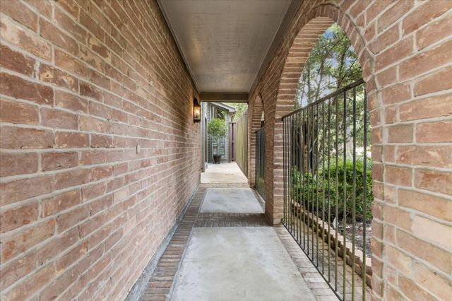 133 Sugarberry Circle, Houston, TX 77024
