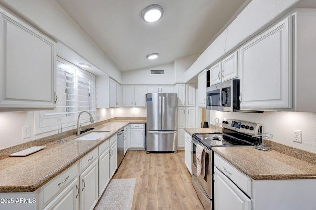 17467 N SUNSET Trail, Surprise, AZ 85374