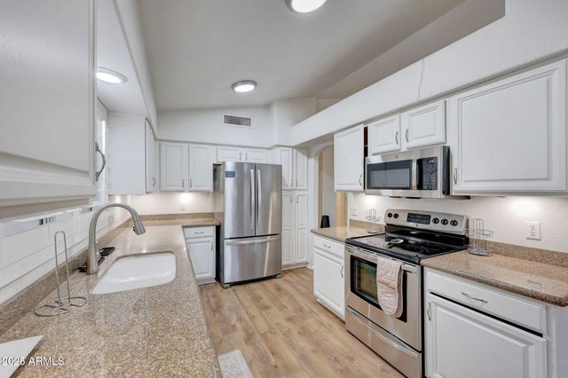 17467 N SUNSET Trail, Surprise, AZ 85374