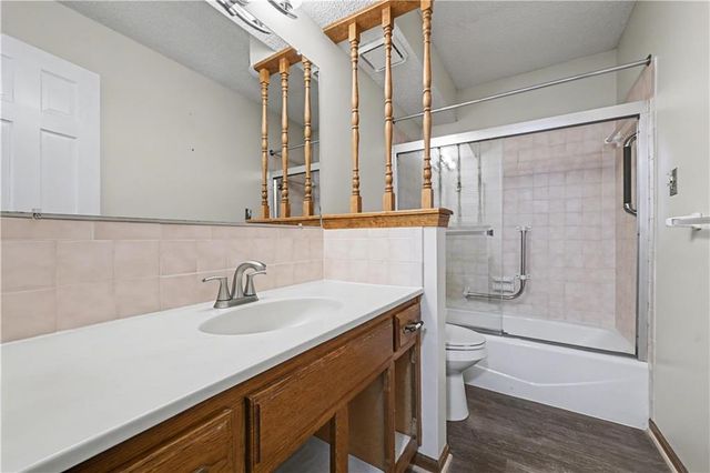 8001 Westridge Road 102, Raytown, MO 64138