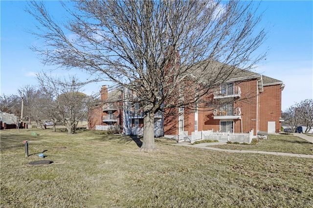 8001 Westridge Road 102, Raytown, MO 64138