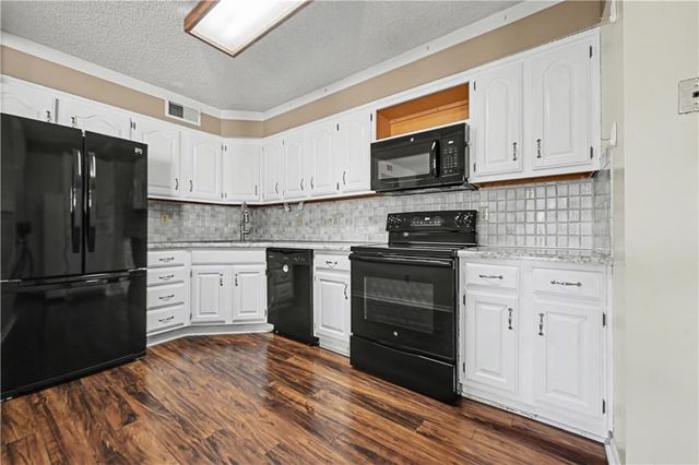 8001 Westridge Road 102, Raytown, MO 64138