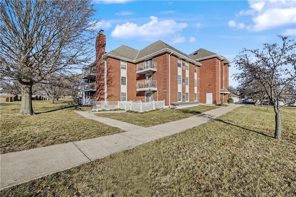 8001 Westridge Road 102, Raytown, MO 64138