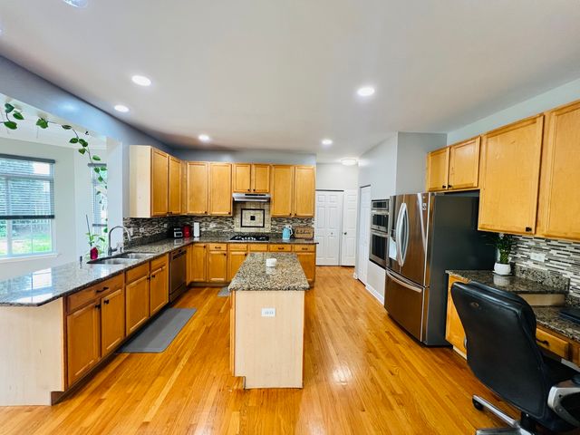 416 PTARMIGAN Place, Lindenhurst, IL 60046