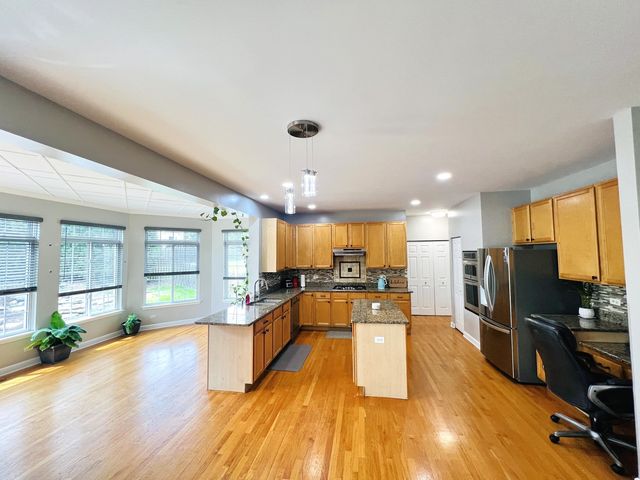 416 PTARMIGAN Place, Lindenhurst, IL 60046