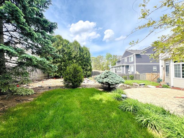 416 PTARMIGAN Place, Lindenhurst, IL 60046