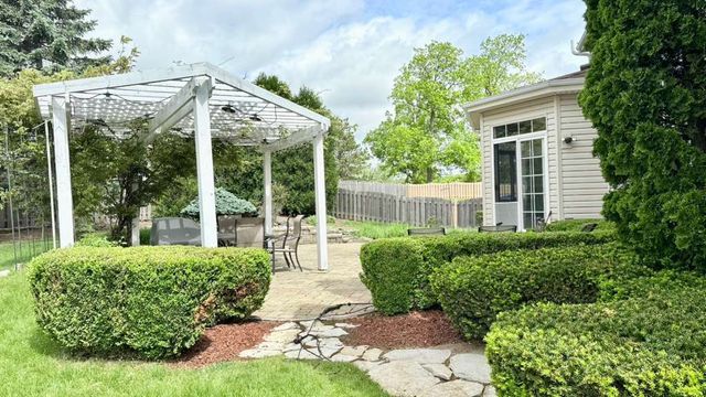 416 PTARMIGAN Place, Lindenhurst, IL 60046