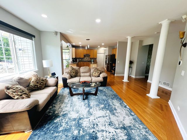 416 PTARMIGAN Place, Lindenhurst, IL 60046