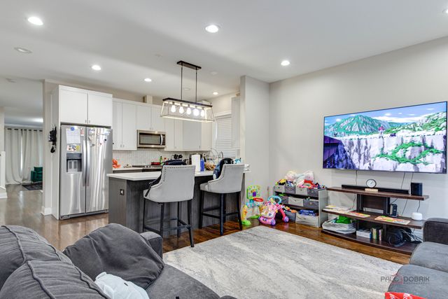 3931 S Wells Street, Chicago, IL 60609