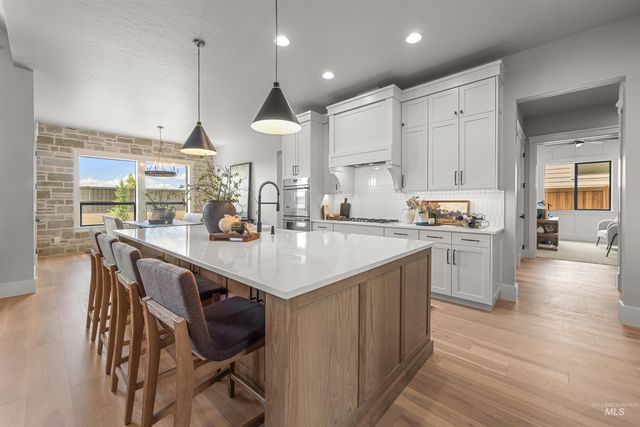 7112 S Cadence Ave, Meridian, ID 83642