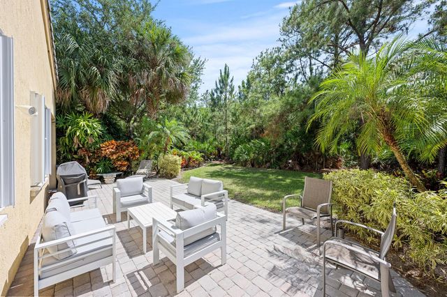1043 Vintner Boulevard, Palm Beach Gardens, FL 33410
