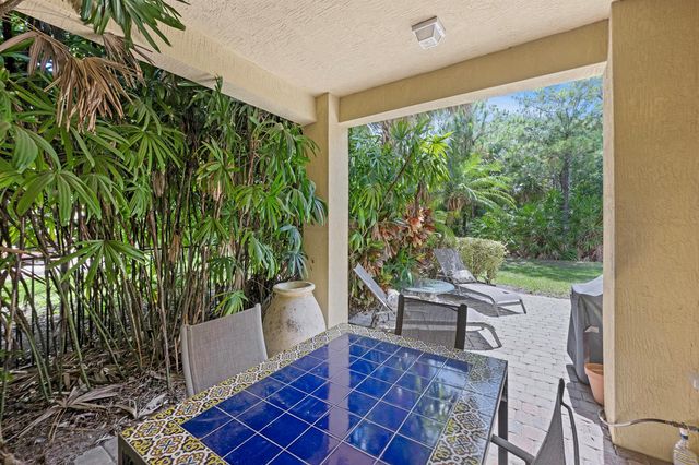 1043 Vintner Boulevard, Palm Beach Gardens, FL 33410