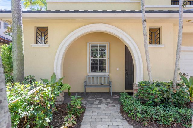 1043 Vintner Boulevard, Palm Beach Gardens, FL 33410