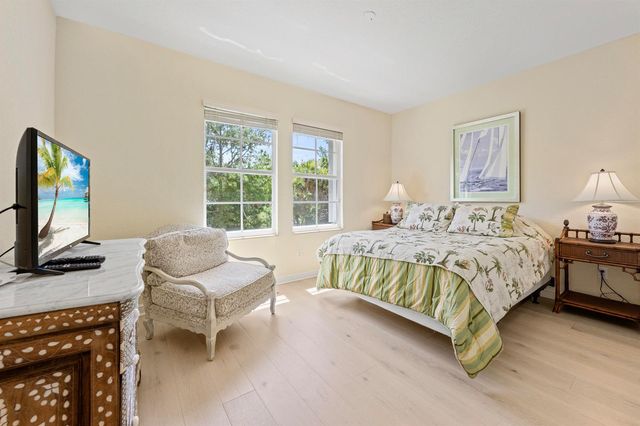 1043 Vintner Boulevard, Palm Beach Gardens, FL 33410