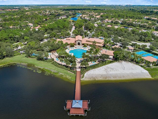 1043 Vintner Boulevard, Palm Beach Gardens, FL 33410