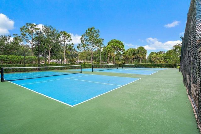 1043 Vintner Boulevard, Palm Beach Gardens, FL 33410
