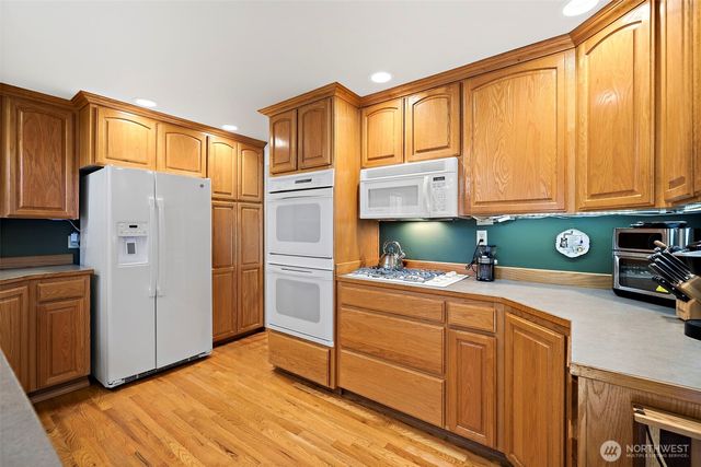 19810 98th Avenue NE, Bothell, WA 98011