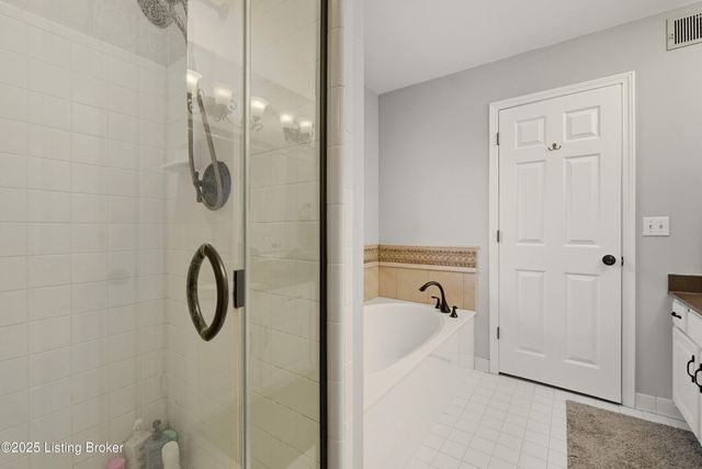 8406 Oxford Woods Ct, Louisville, KY 40222