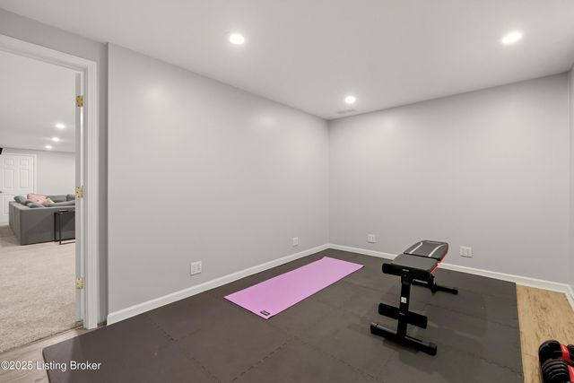 8406 Oxford Woods Ct, Louisville, KY 40222