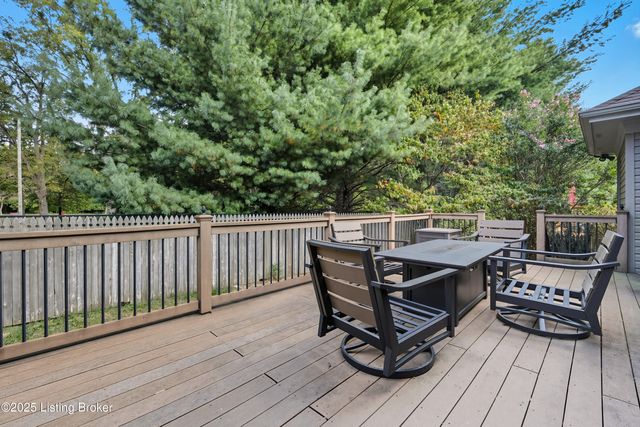 8406 Oxford Woods Ct, Louisville, KY 40222