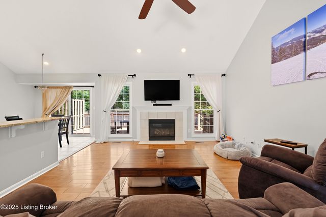 8406 Oxford Woods Ct, Louisville, KY 40222