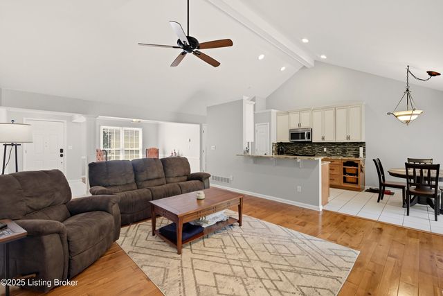 8406 Oxford Woods Ct, Louisville, KY 40222