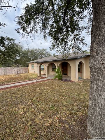 407 N Fort St, Brackettville, TX 78832