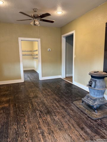 407 N Fort St, Brackettville, TX 78832