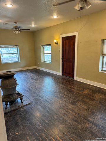 407 N Fort St, Brackettville, TX 78832