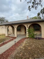 407 N Fort St, Brackettville, TX 78832