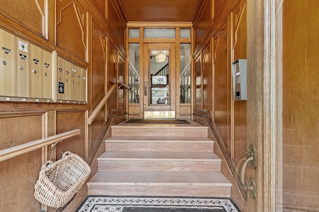127 Winthrop Rd 6A, Brookline, MA 02445