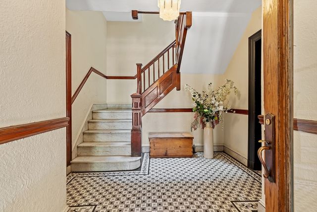 127 Winthrop Rd 6A, Brookline, MA 02445