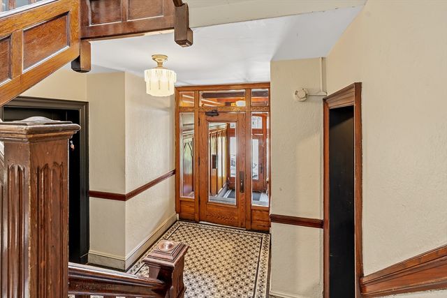 127 Winthrop Rd 6A, Brookline, MA 02445