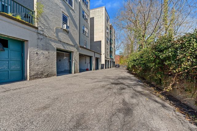 127 Winthrop Rd 6A, Brookline, MA 02445